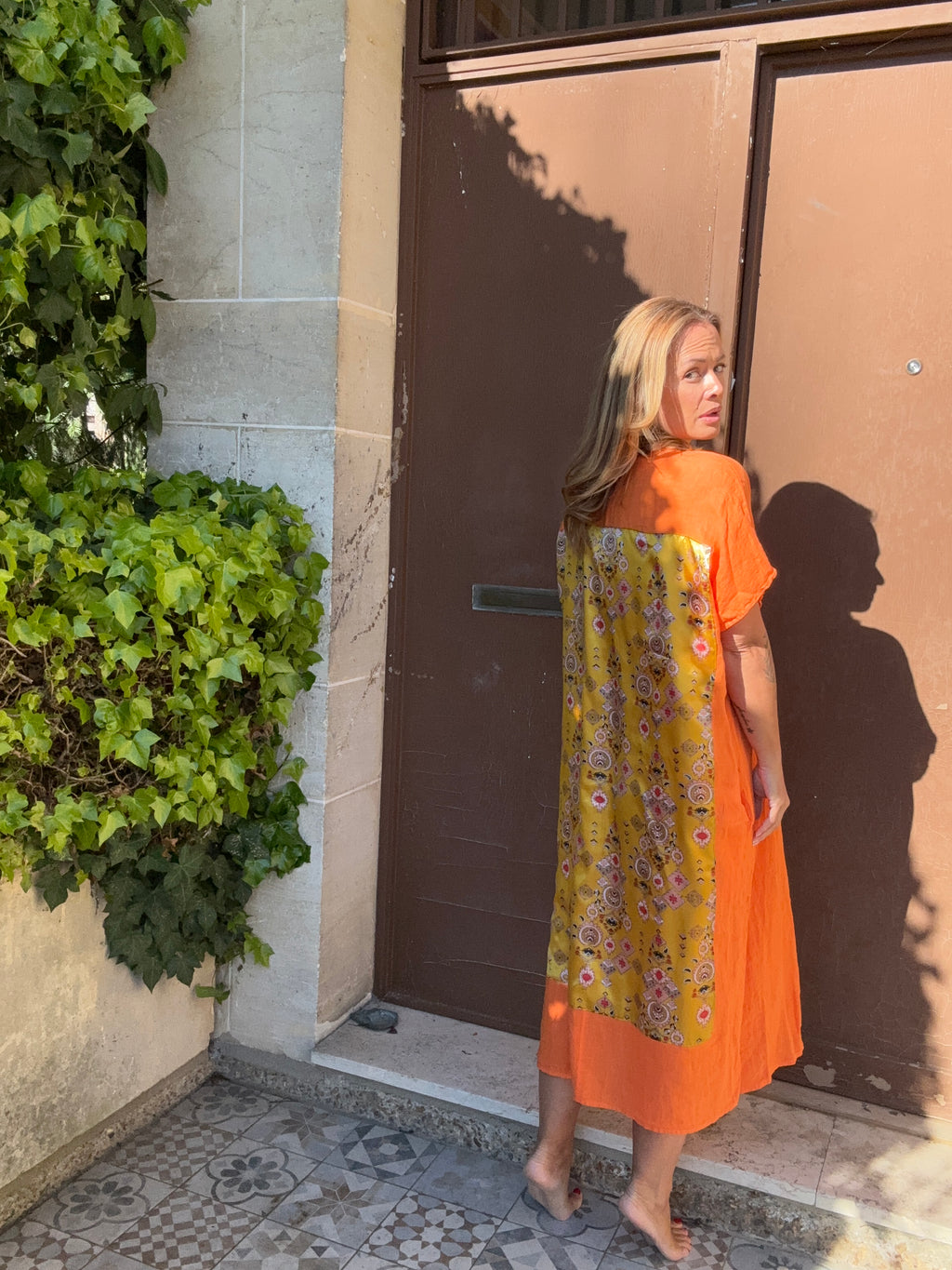 Robe orange et satin